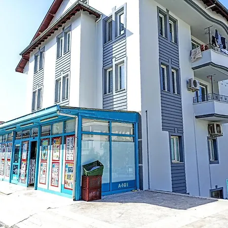 Fethiye Merkezde Ferah Ve Balkonlu 2+1 Daire