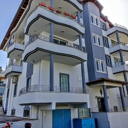 Fethiye Merkezde Ferah Ve Balkonlu 2+1 Daire Apartman Fethiye