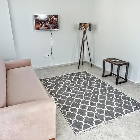 Apartman Fethiye Merkezde Ferah Ve Balkonlu 2+1 Daire *