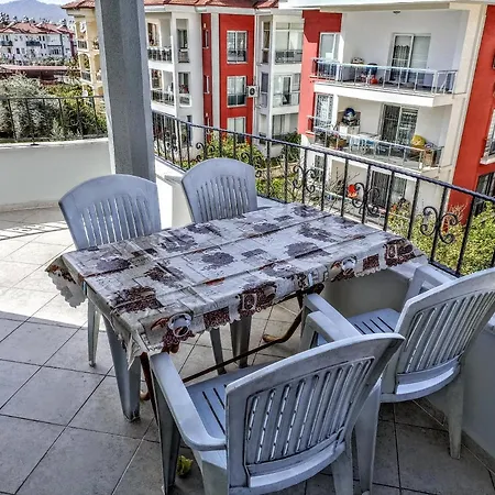 Fethiye Merkezde Ferah Ve Balkonlu 2+1 Daire