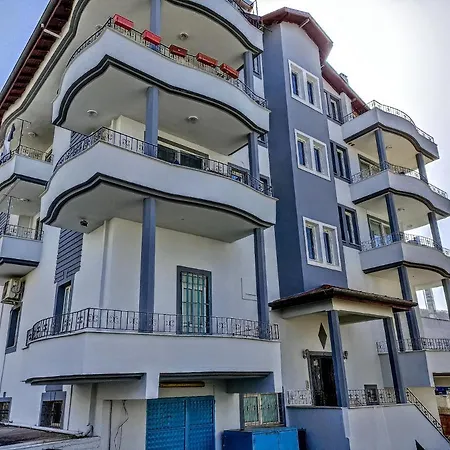 Fethiye Merkezde Ferah Ve Balkonlu 2+1 Daire Fethiye