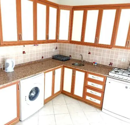Fethiye Merkezde Ferah Ve Balkonlu 2+1 Daire Apartmán *