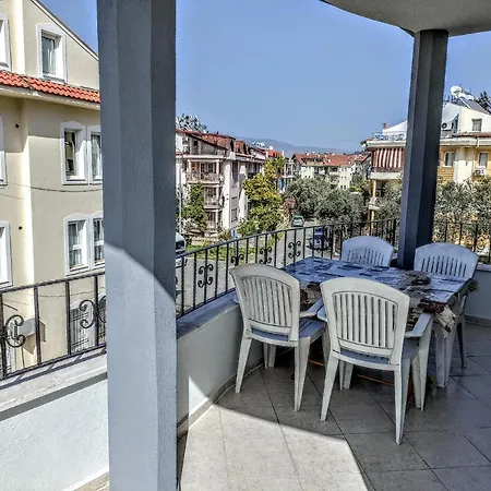 Fethiye Merkezde Ferah Ve Balkonlu 2+1 Daire