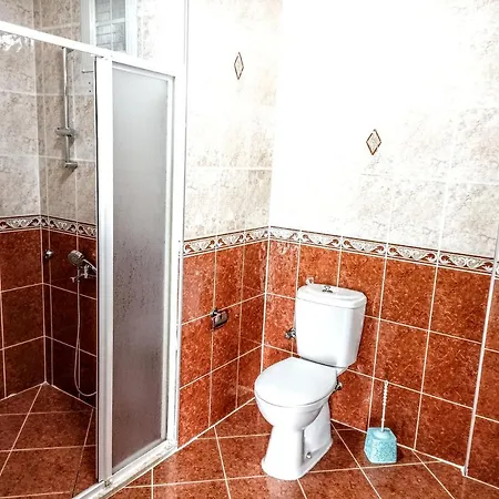 Fethiye Merkezde Ferah Ve Balkonlu 2+1 Daire *